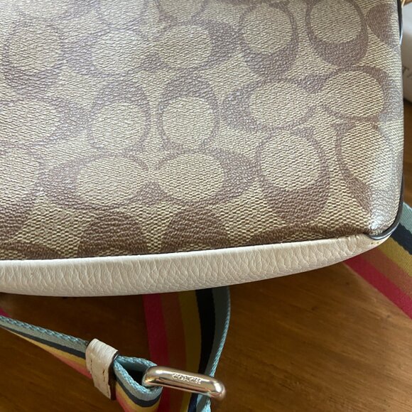 COACH X PEANUTS KARLEE CROSSBODY SIGNATURE CANVAS WITH SNOOPY - Picture 5 of 6